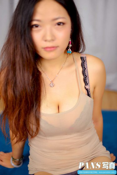美女邪恶